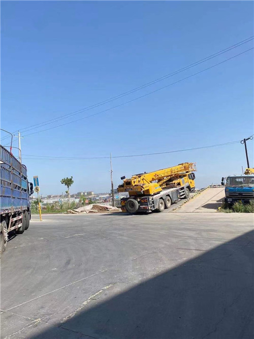 宛城区25吨吊车的租赁价格大概是多少？