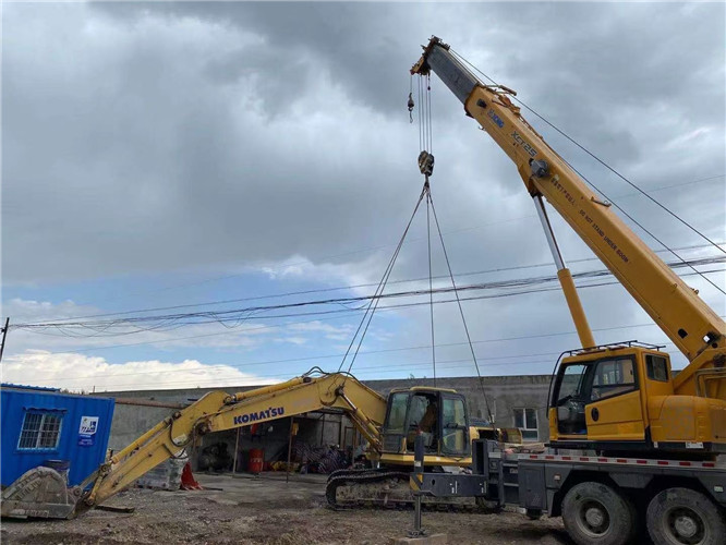 宛城区25吨吊车的工作半径是多少？